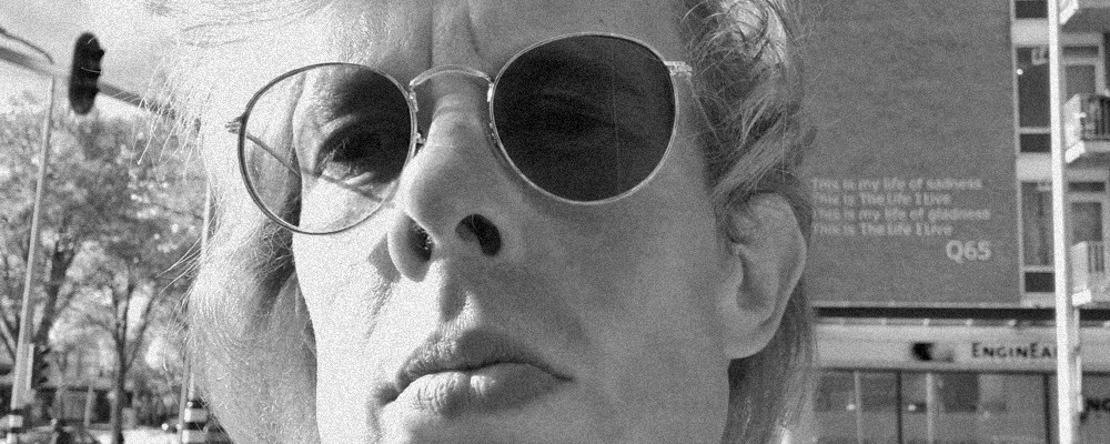 Bij het gedenkteken voor Q65